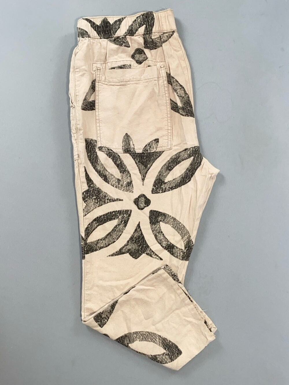 Pilcro and the Letterpress Pull On Elastic Waist Printed Linen Blend Pants. M.